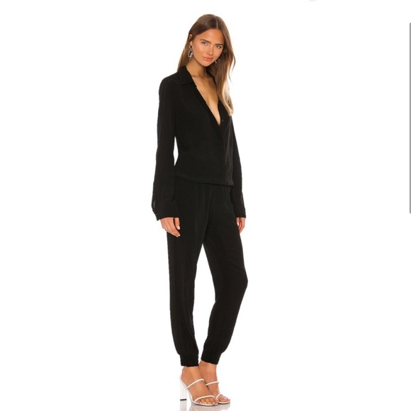 ❌❌SOLD❌❌ NWT MONROW Crepe Long Sleeve Jumpsuit in Black - Picture 2 of 3
